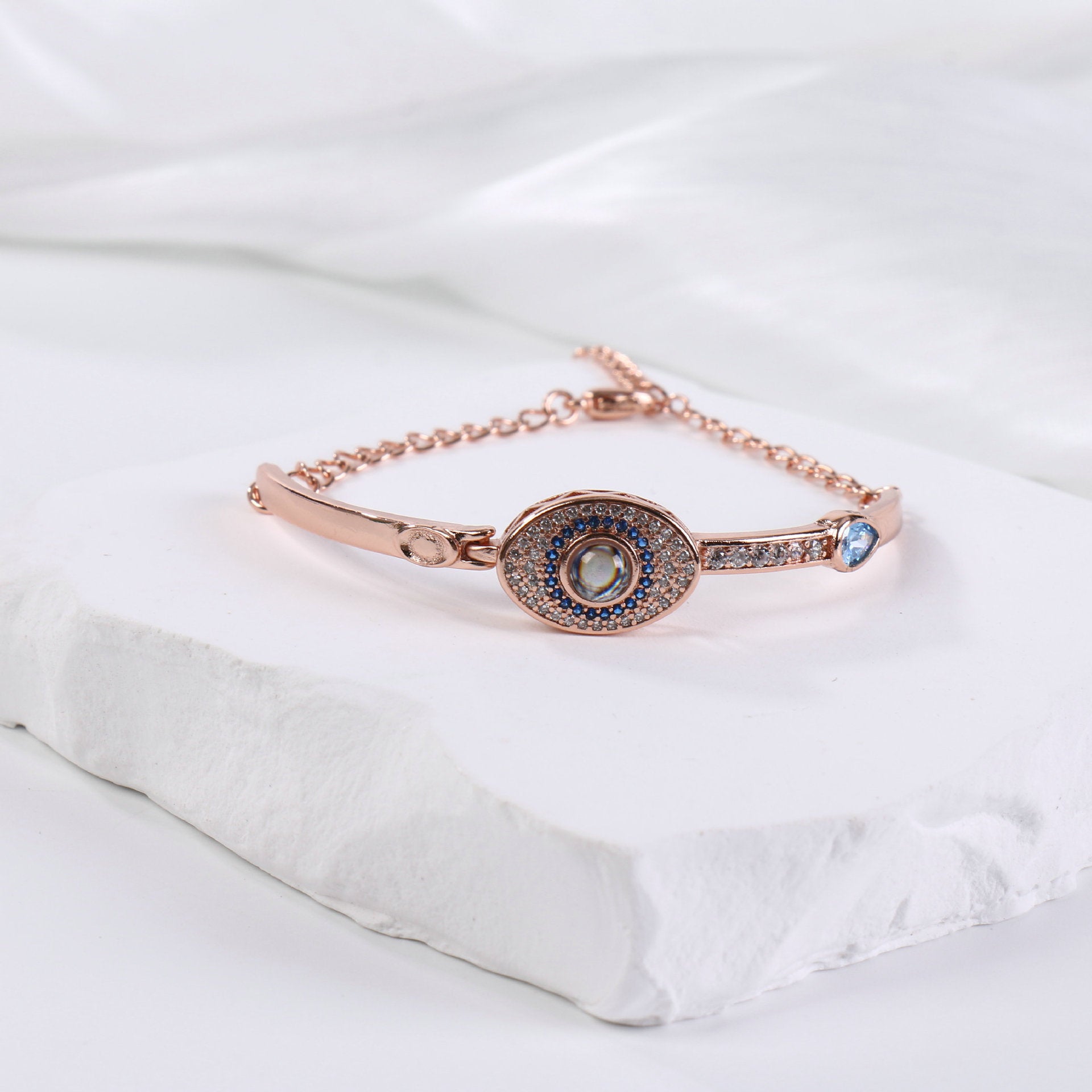 7fd788bb-71d6-4da2-b55f-b97bb17394b0