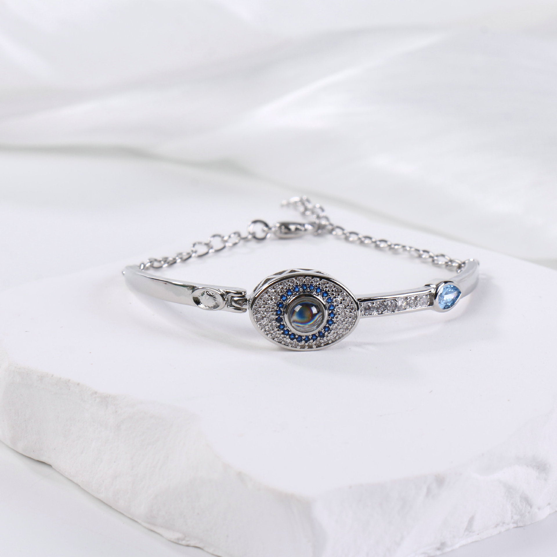 59c2c9fd-be12-4007-ad12-82d786d24c5c